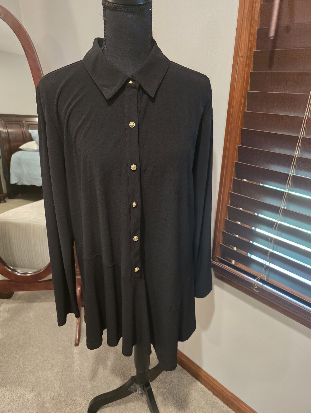 SUSAN GRAVER Black Button-Front Long Sleeve Women’s Top